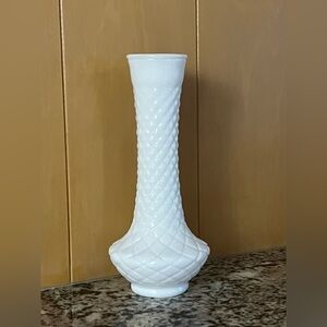 White MILK GLASS Textured Vase, EXCELLENT CONDITION